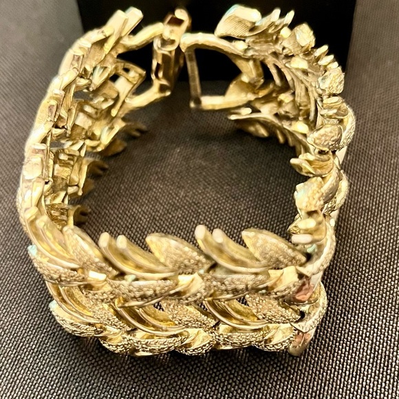 Coro Pegasus VTG Bracelet Silver Gold Sparkle Tone 1950’s Chunky VTG Collectible - Picture 3 of 17